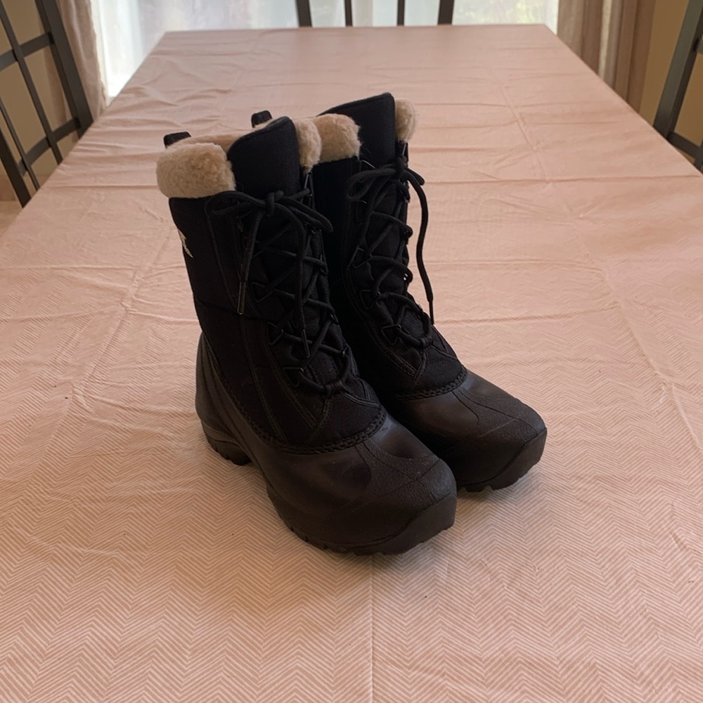 Sorel size 7 women’s snow boot Euc
